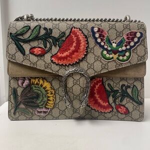GUCCI Supreme Canvas Embroidered Butterfly/Flowers Medium Dionysus Shoulder Bag